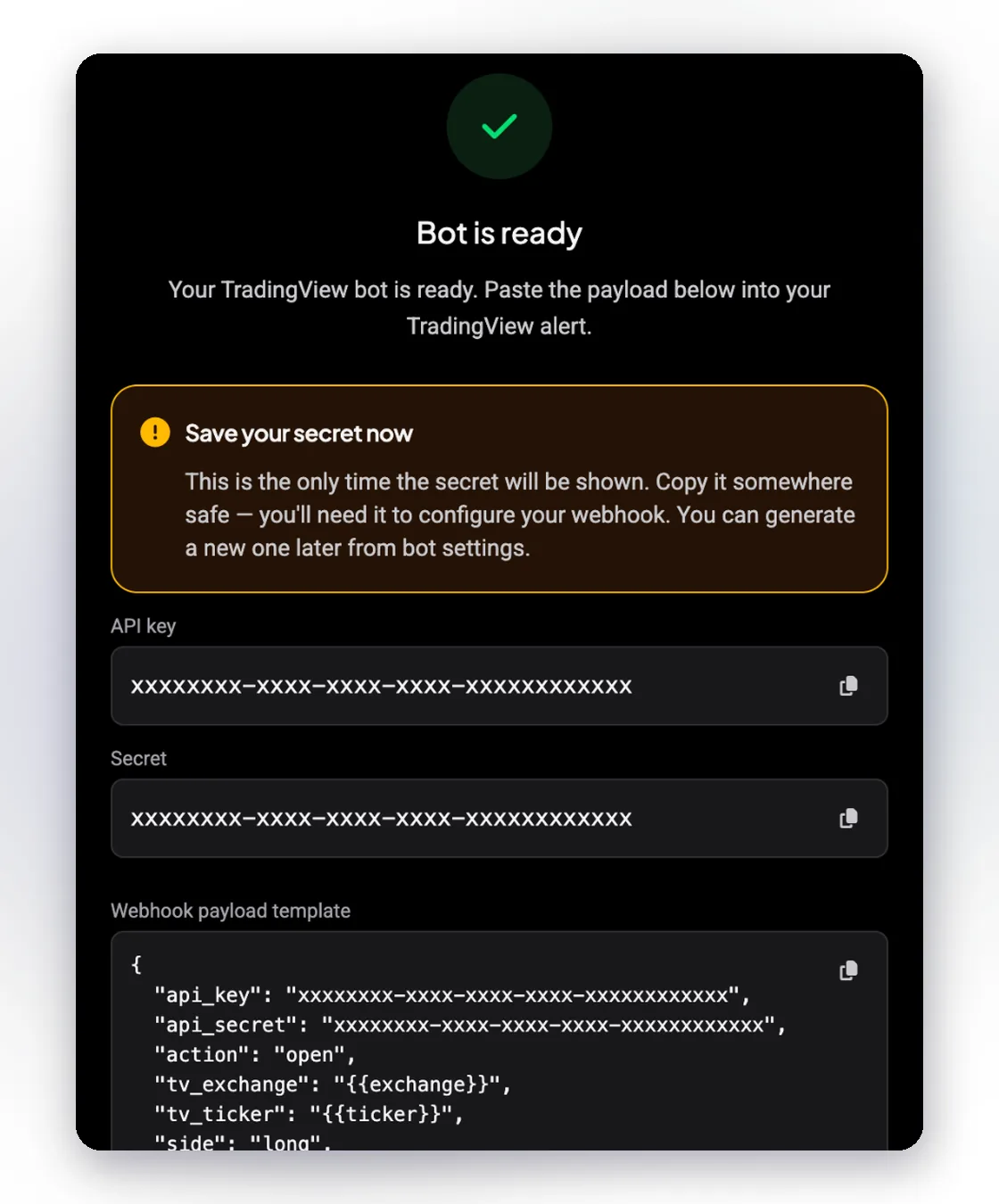 Instelling van Altrady TradingView Bot met de webhook-payload om in een TradingView strategy alert te plakken, met gemaskeerde API key en secret